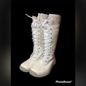 Gorgeous white Ugg Adirondack boots